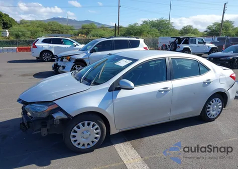 2017 Toyota Corolla Le z USA, uszkodzony, nr VIN 5YFBURHE8HP590659